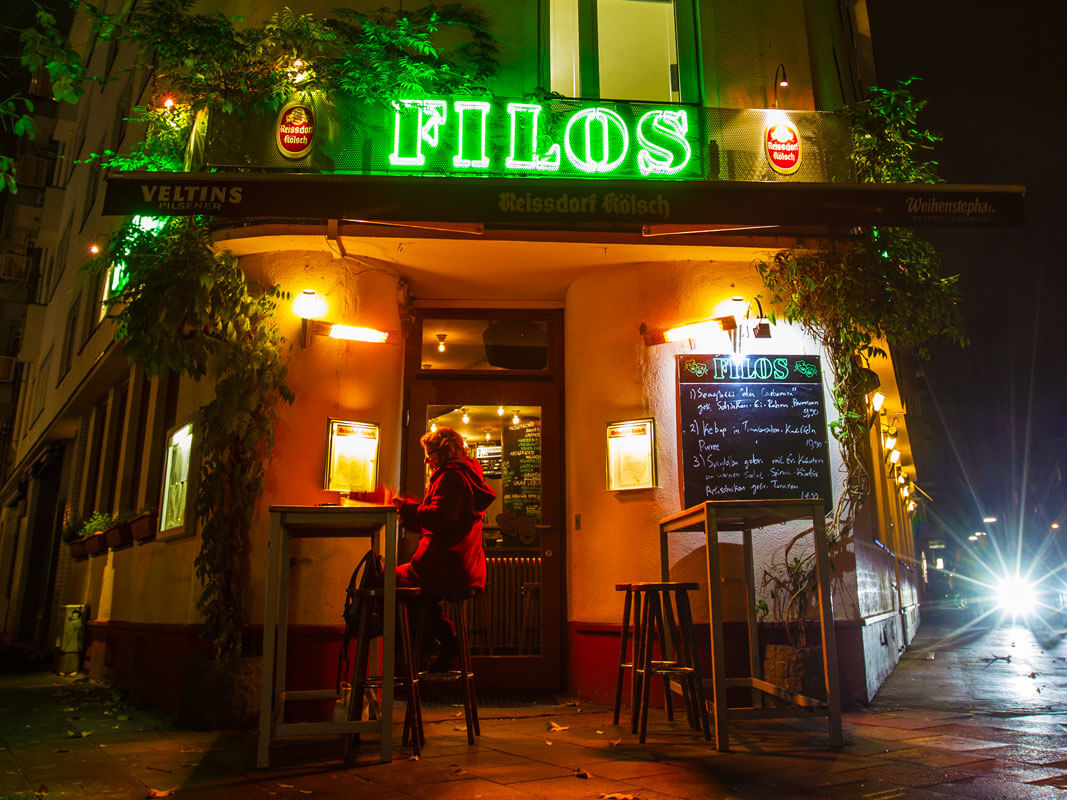 Filos Restaurant Köln - Außenansicht bei Nacht
